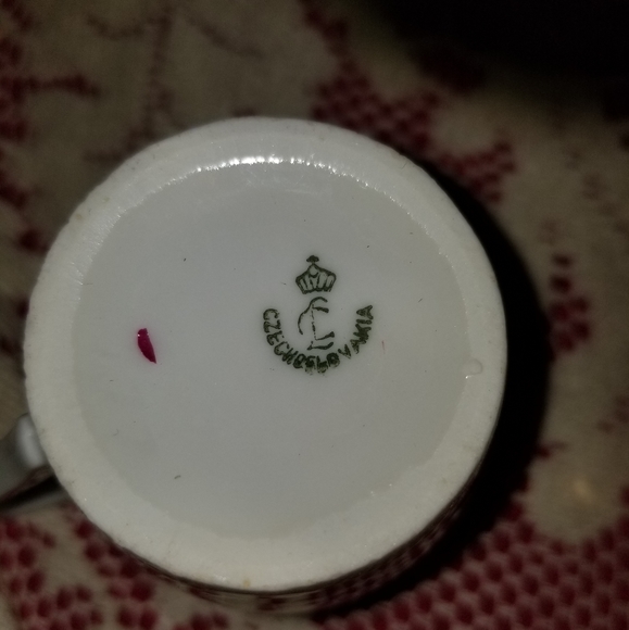 Vintage Czechoslovakian mini tea cups - Picture 4 of 6